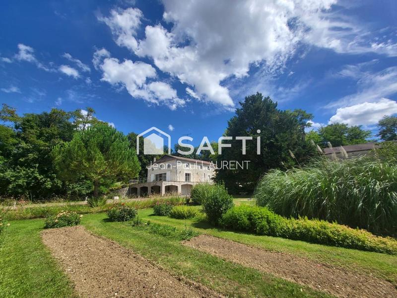 Maison - 340 m² - 11 pièces