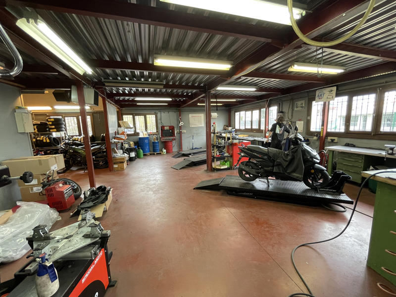 Local commercial - 1 260 m²