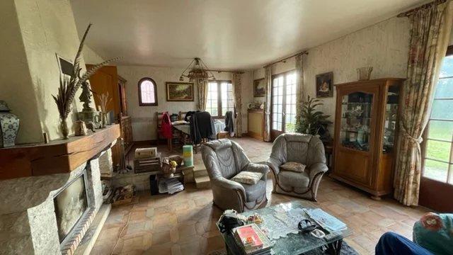 Maison - 220 m² - 6 pièces