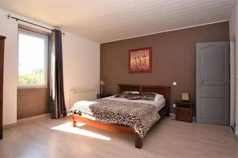 Corps de ferme - 385 m² - 6 pièces