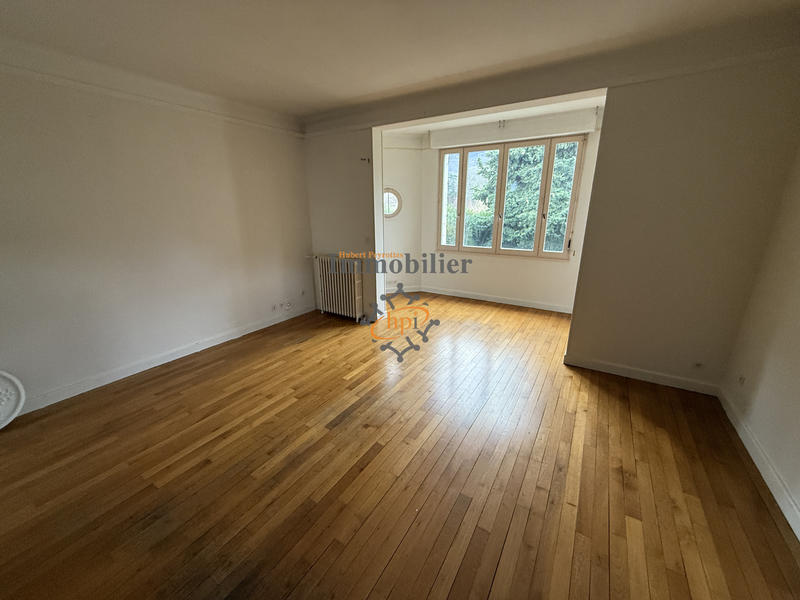 Maison - 230 m² - 8 pièces
