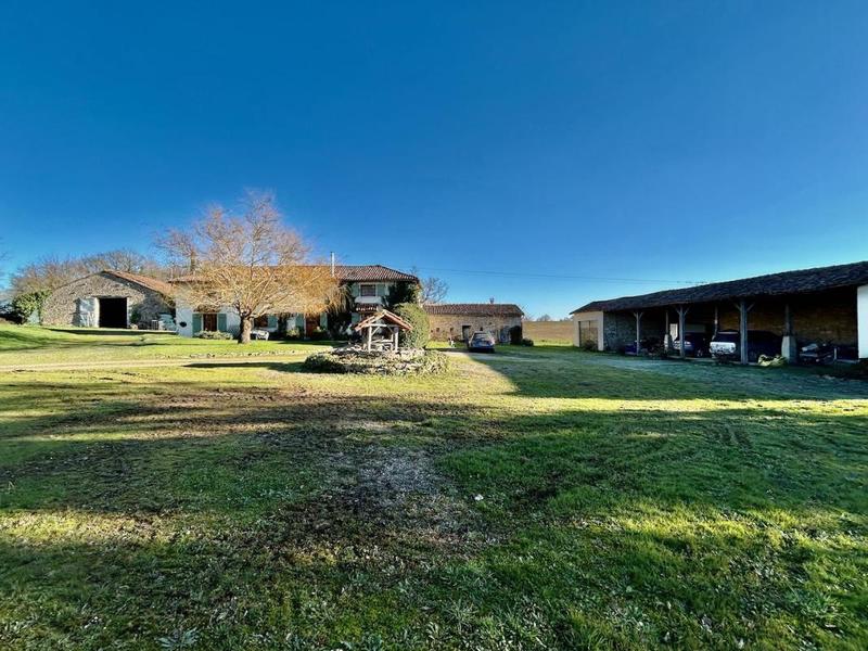 Propriété - 540 m² - 18 pièces