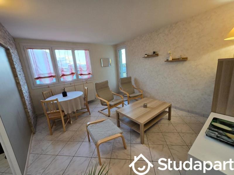 Chambre - 10 m² - 1 pièce