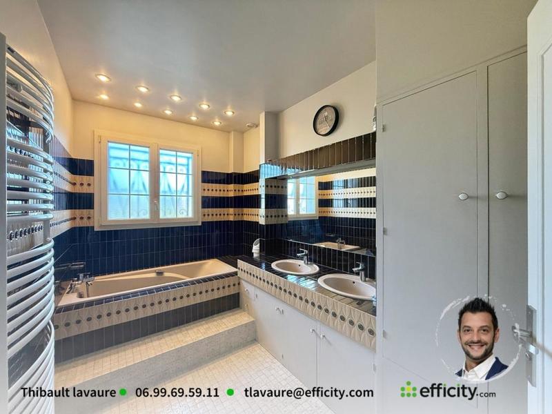 Maison - 177 m² - 8 pièces