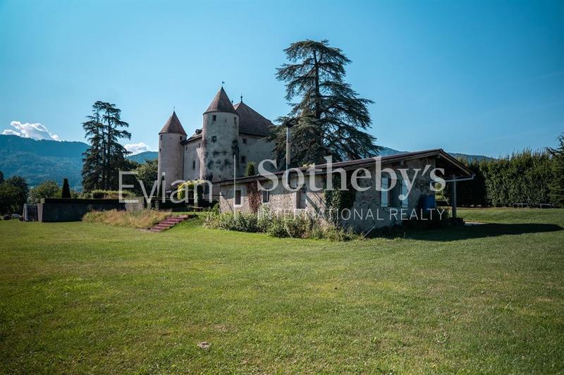 Château - 1 204 m² - 19 pièces