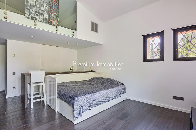 Maison contemporaine - 650 m² - 15 pièces