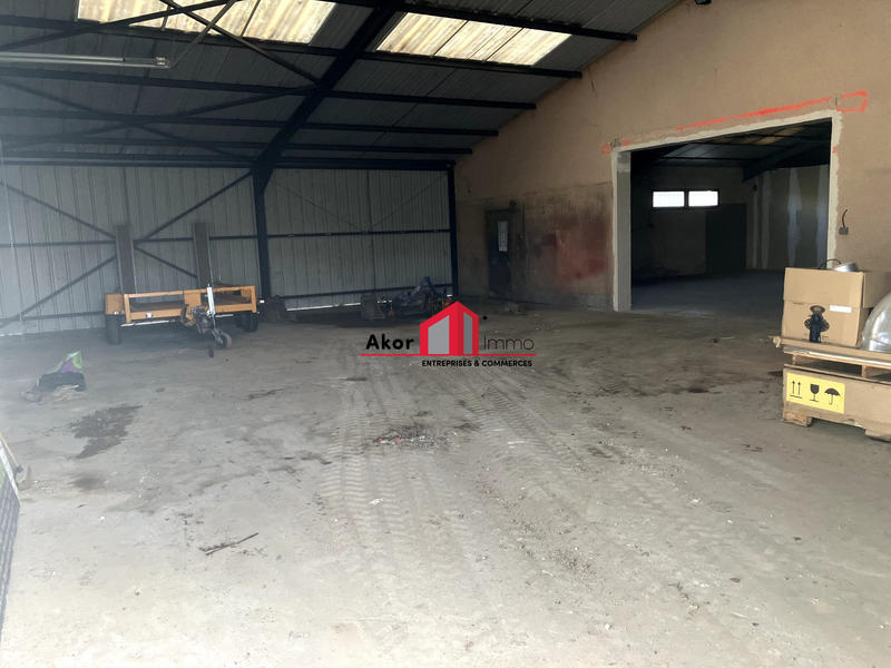 Entrepôt - 440 m²