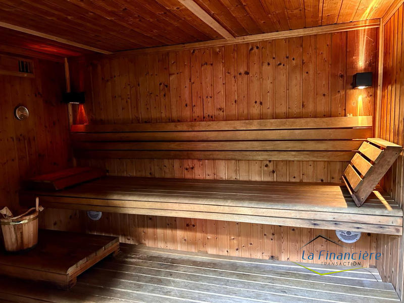 Maison - 206 m² - 7 pièces