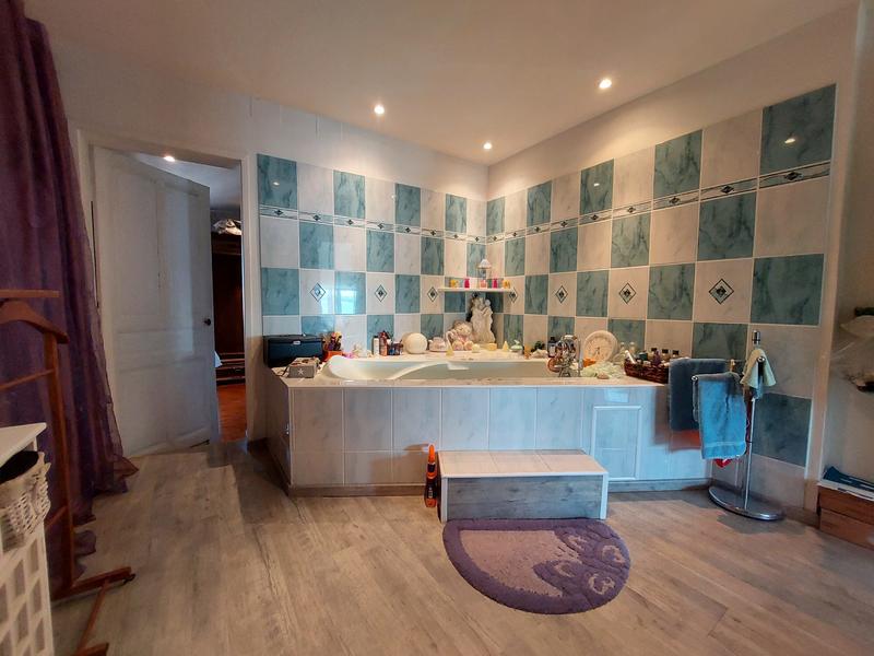 Maison - 220 m² - 6 pièces