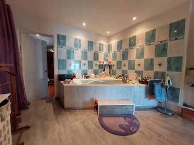 Maison - 220 m² - 6 pièces