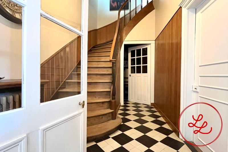 Maison bourgeoise - 240 m² - 9 pièces