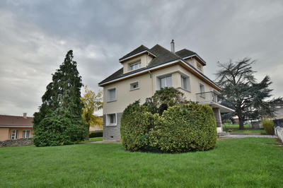 Maison - 226 m² - 11 pièces