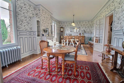 Maison - 300 m² - 12 pièces