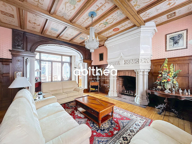 Maison - 370 m² - 12 pièces