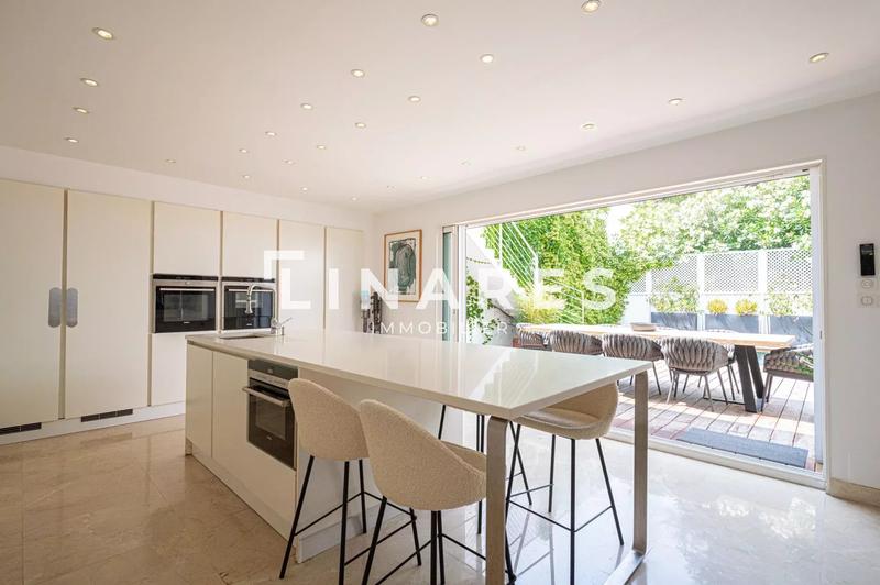 Maison - 306 m² - 6 pièces