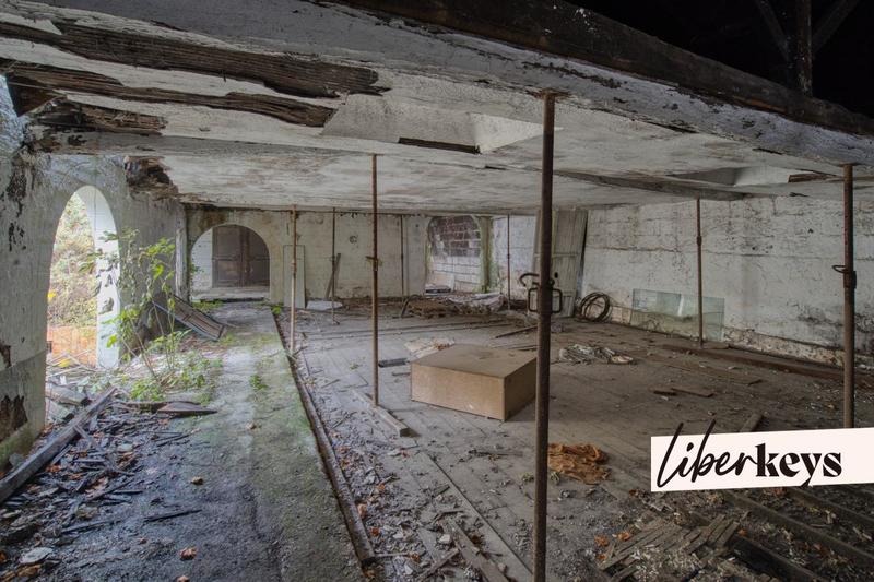 Maison - 900 m² - 1 pièce