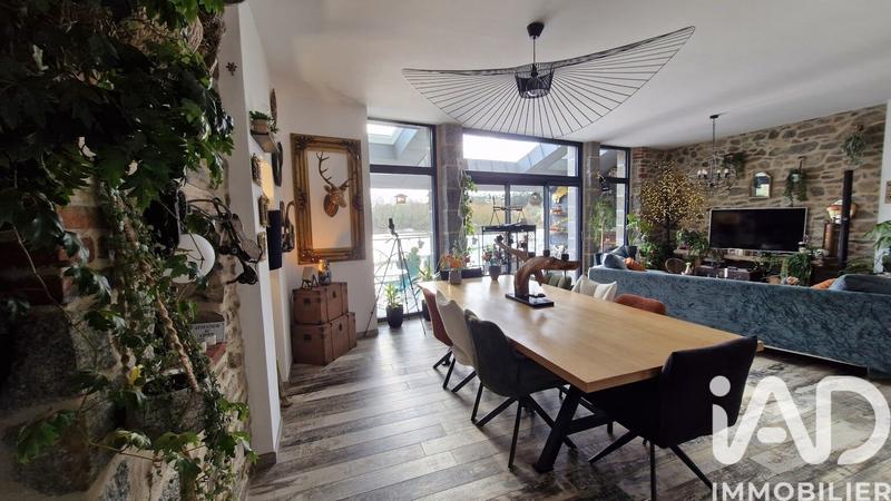 Maison - 250 m² - 11 pièces