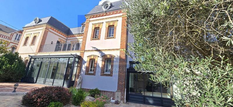 Hôtel particulier - 300 m² - 10 pièces