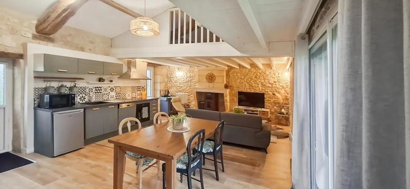 Maison en pierre - 213 m² - 6 pièces