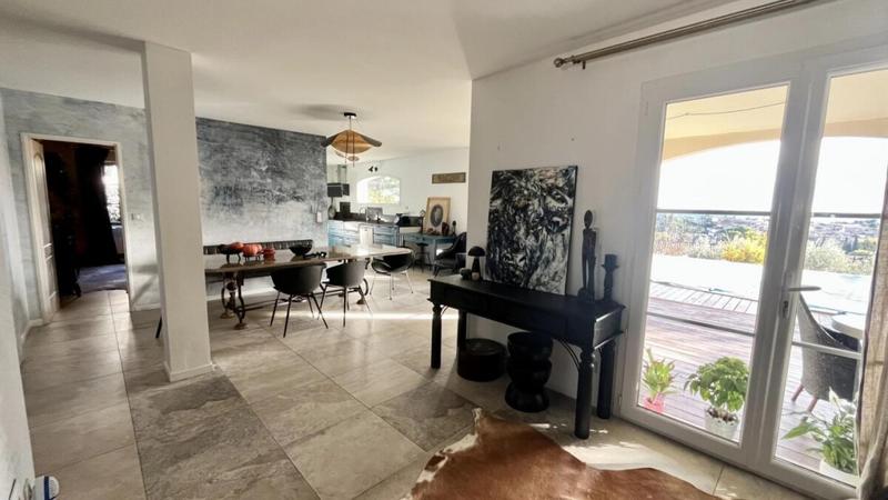 Villa - 220 m² - 8 pièces