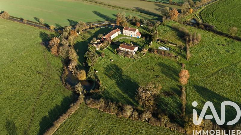 Maison - 227 m² - 7 pièces