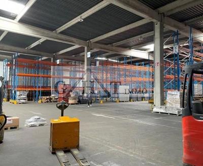 Entrepôt - 3 500 m²