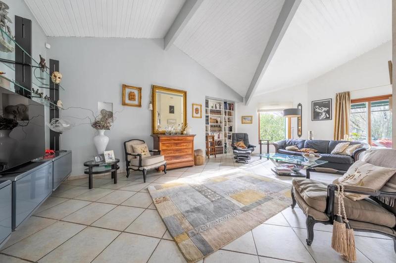 Maison - 233 m² - 7 pièces