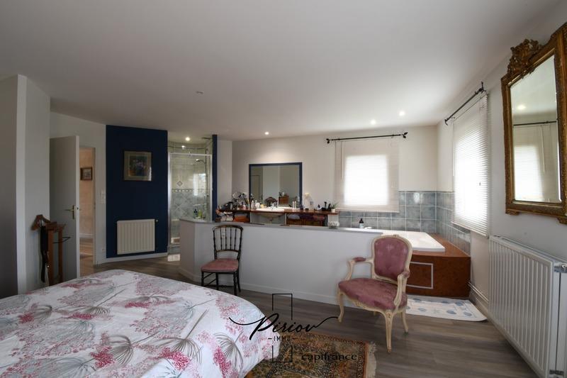 Maison - 264 m² - 9 pièces