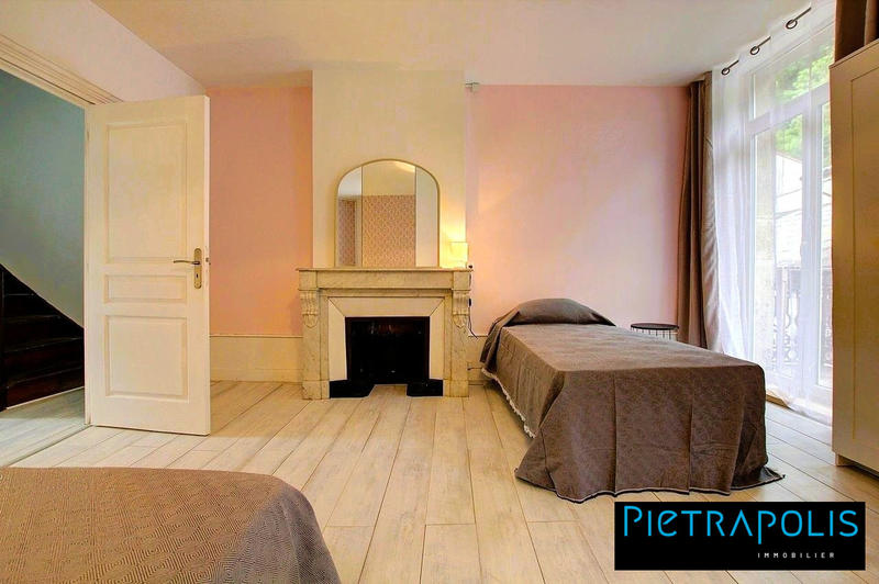 Maison ancienne - 405 m² - 12 pièces