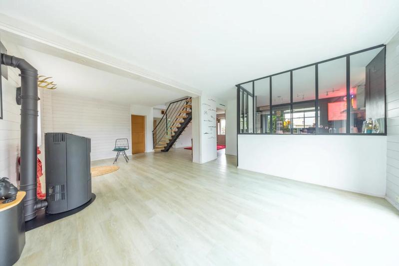 Maison - 250 m² - 8 pièces