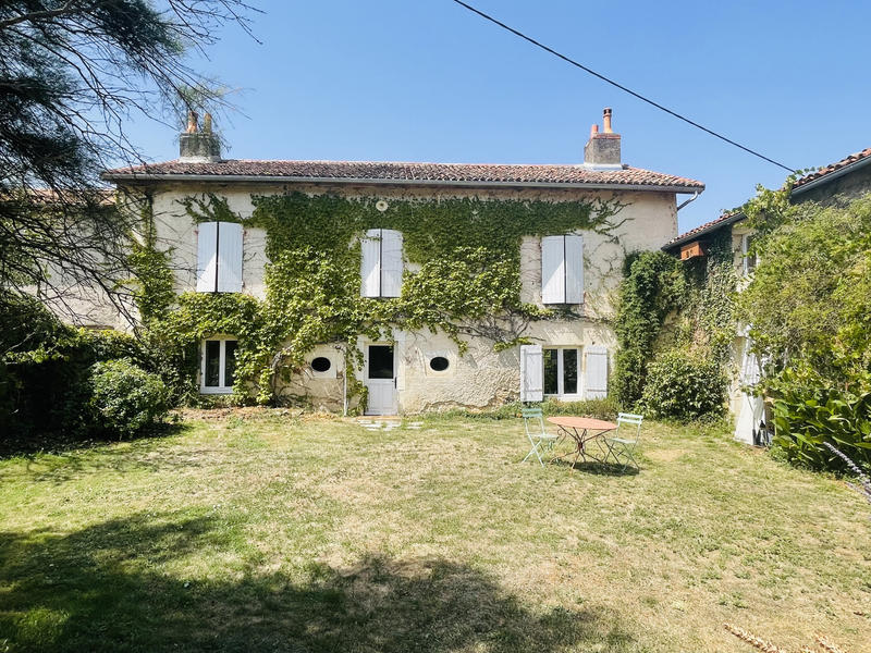 Maison - 231 m² - 8 pièces