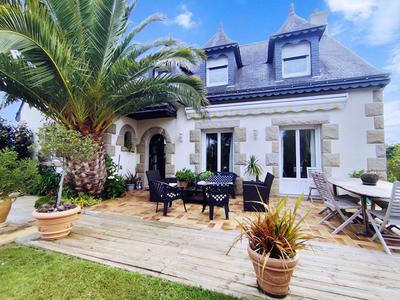 Maison - 175 m² - 9 pièces