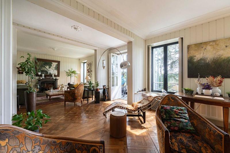 Demeure - 276 m² - 11 pièces