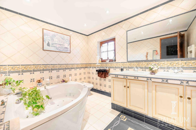 Villa - 203 m² - 6 pièces