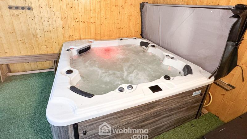 Maison - 180 m² - 9 pièces