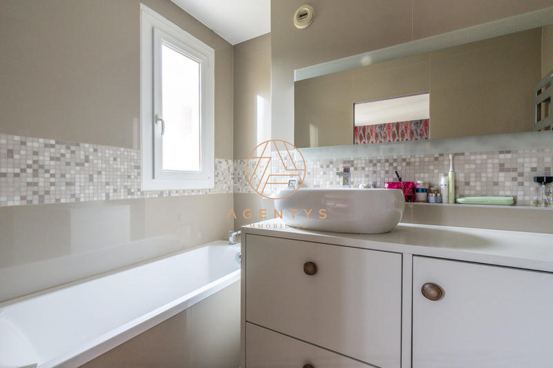 Appartement - 90 m² - 4 pièces