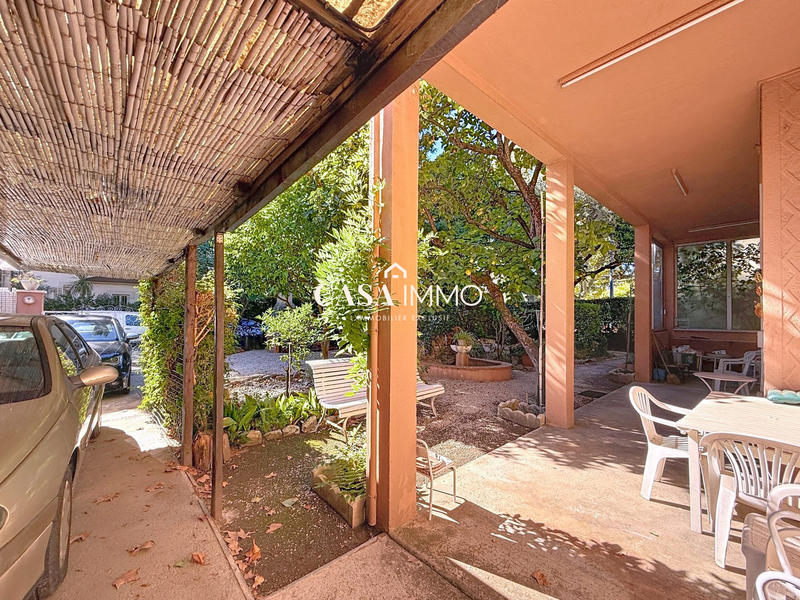 Maison - 220 m² - 8 pièces