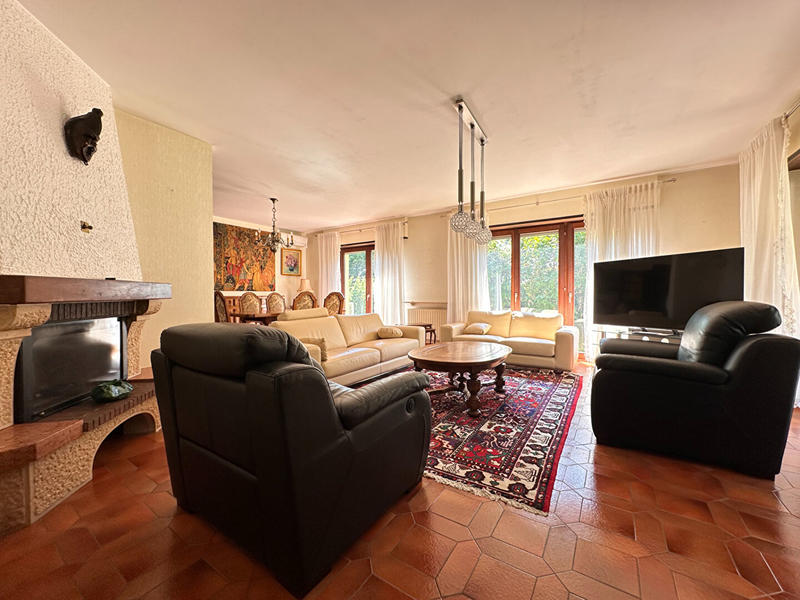 Maison - 250 m² - 6 pièces