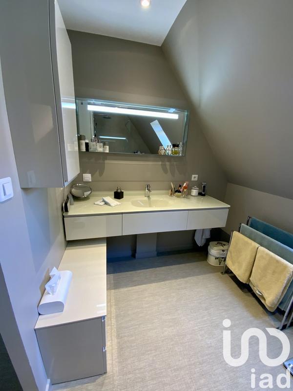 Maison - 221 m² - 9 pièces