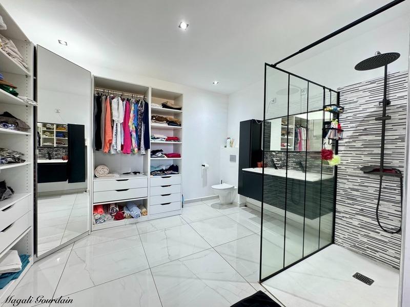 Propriété - 180 m² - 6 pièces