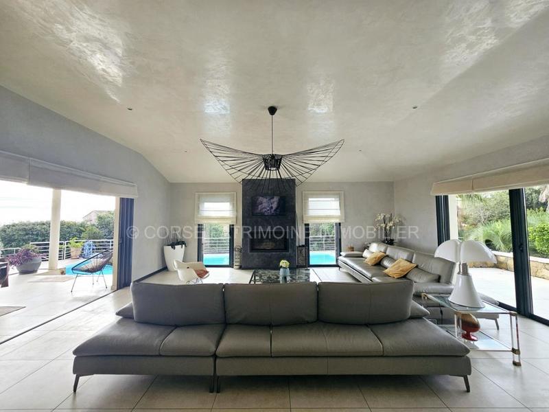 Maison - 206 m² - 7 pièces