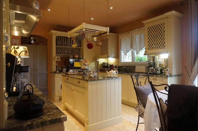 Mas - 303 m² - 8 pièces