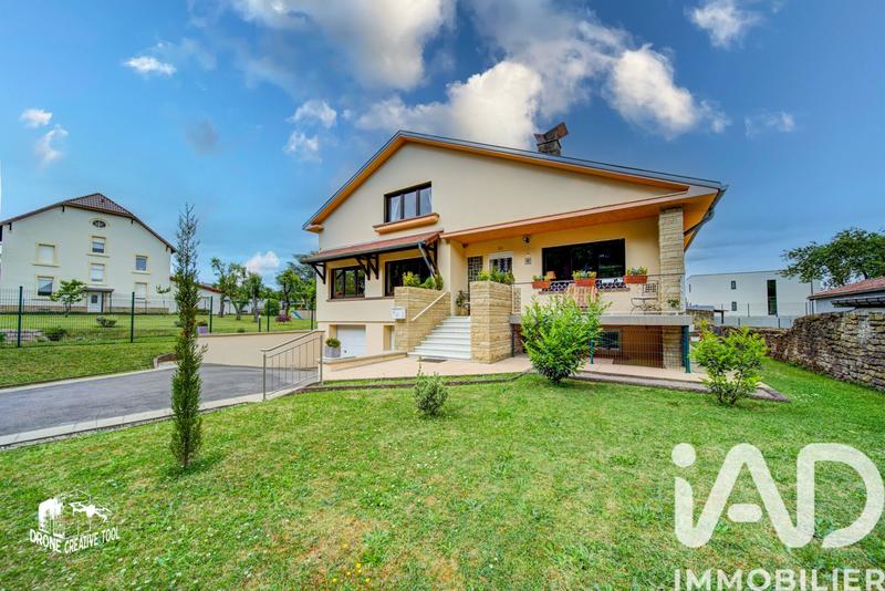 Maison - 242 m² - 8 pièces