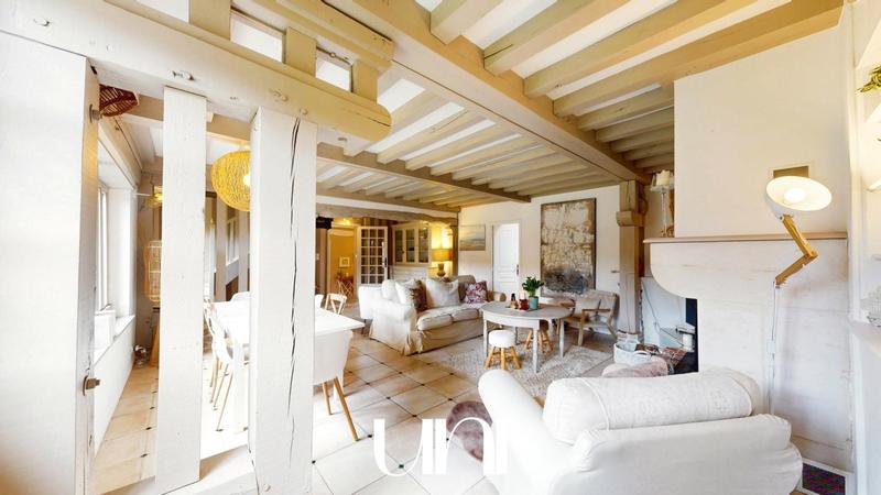 Maison - 230 m² - 9 pièces