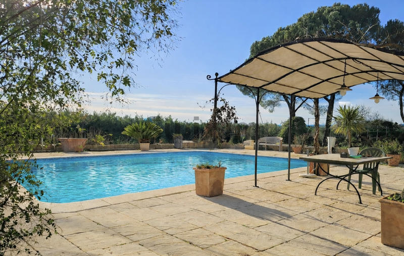 Propriété - 300 m² - 11 pièces