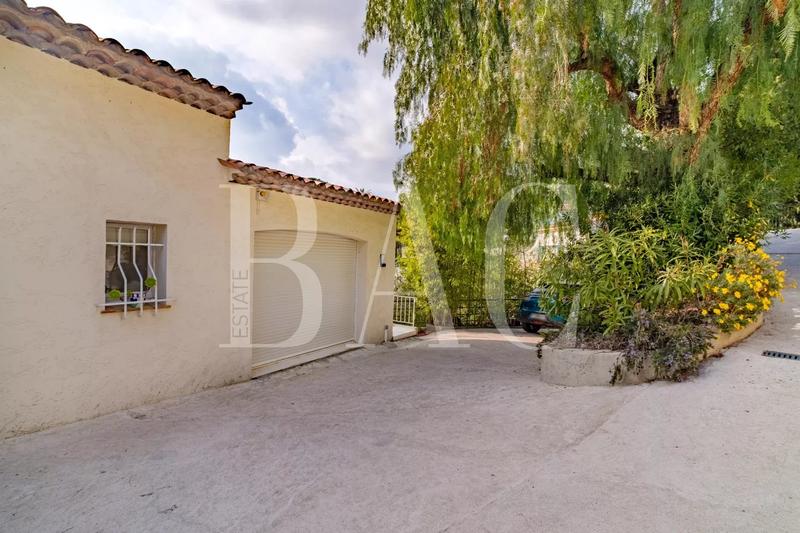 Villa - 350 m² - 8 pièces