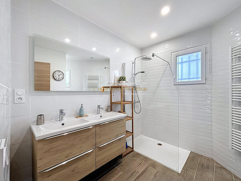 Villa - 182 m² - 8 pièces