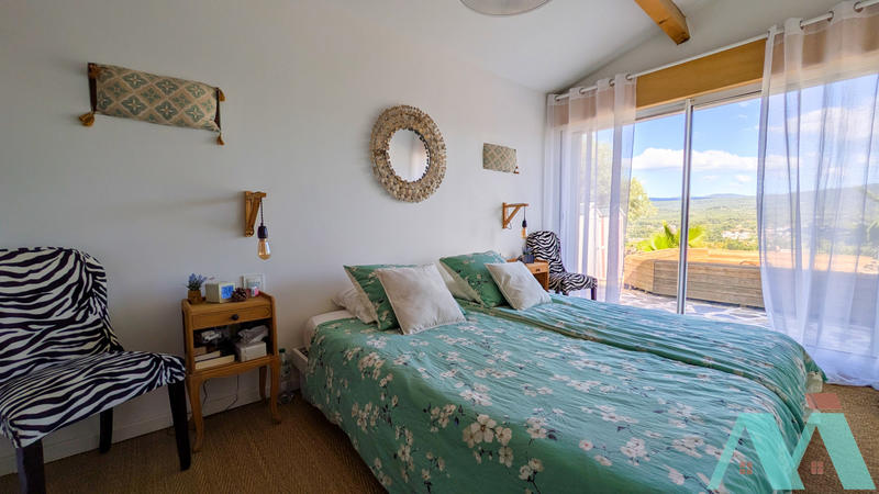 Maison - 102 m² - 4 pièces