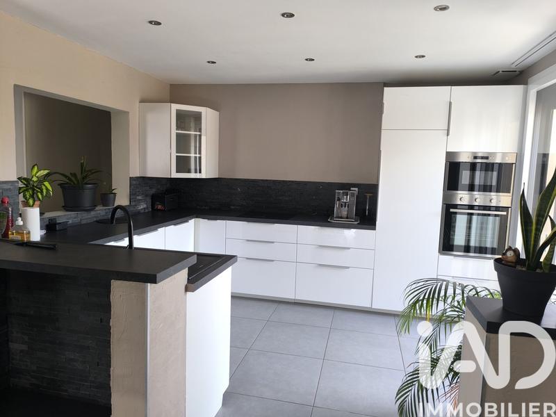 Maison - 180 m² - 8 pièces