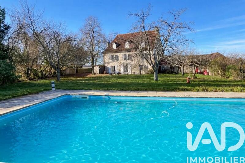 Maison - 200 m² - 8 pièces